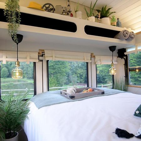 American School Bus Retreat With Hot Tub In Sussex Meadow Uckfield Esterno foto