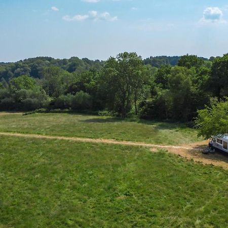 American School Bus Retreat With Hot Tub In Sussex Meadow Uckfield Esterno foto