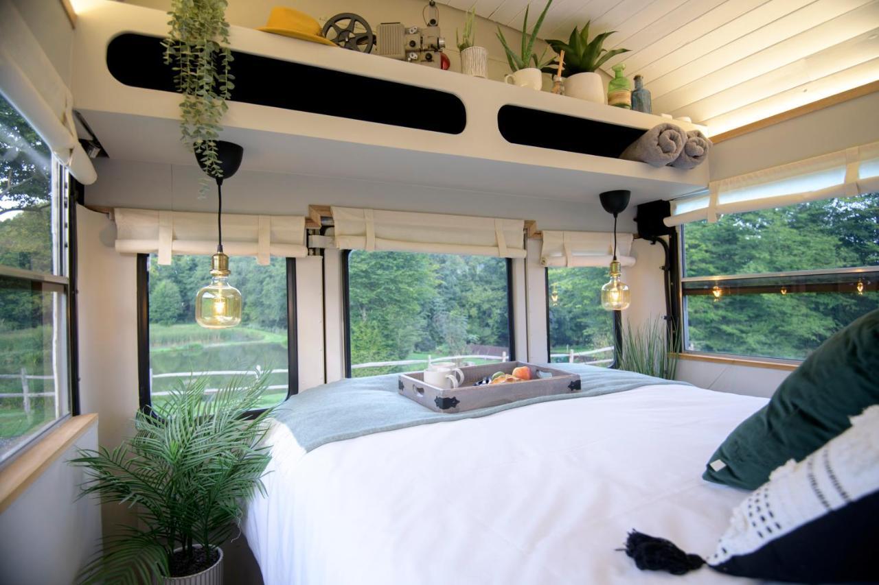 American School Bus Retreat With Hot Tub In Sussex Meadow Uckfield Esterno foto