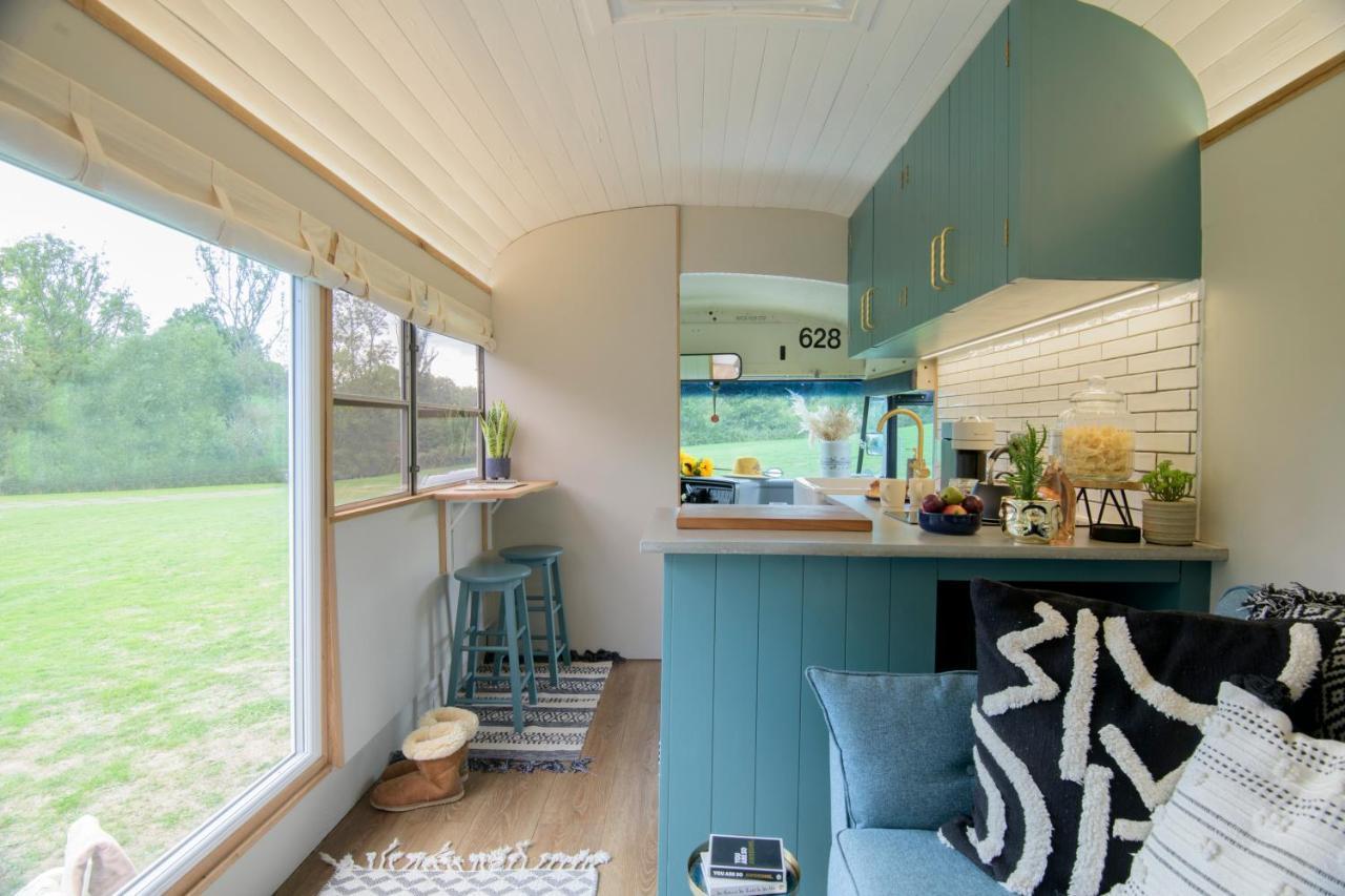 American School Bus Retreat With Hot Tub In Sussex Meadow Uckfield Esterno foto
