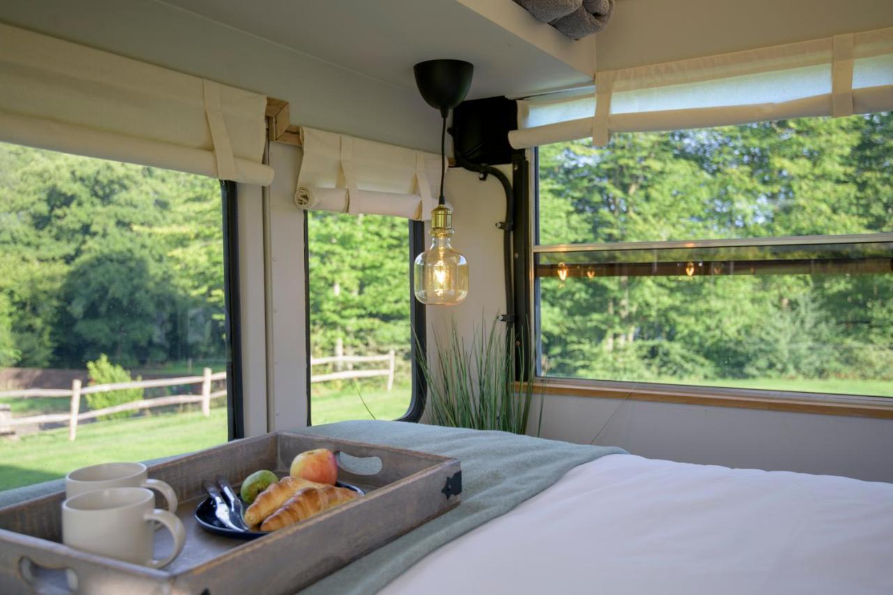 American School Bus Retreat With Hot Tub In Sussex Meadow Uckfield Esterno foto
