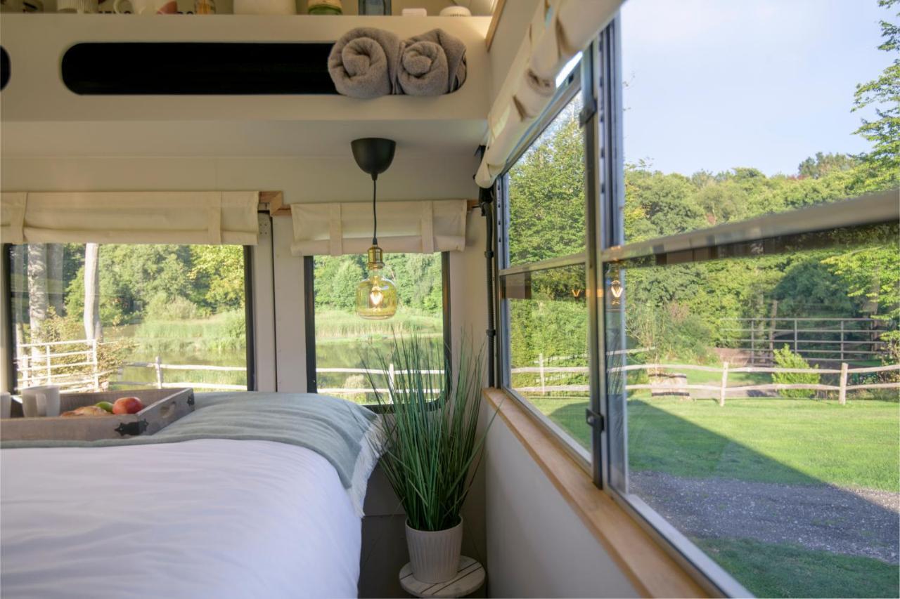 American School Bus Retreat With Hot Tub In Sussex Meadow Uckfield Esterno foto