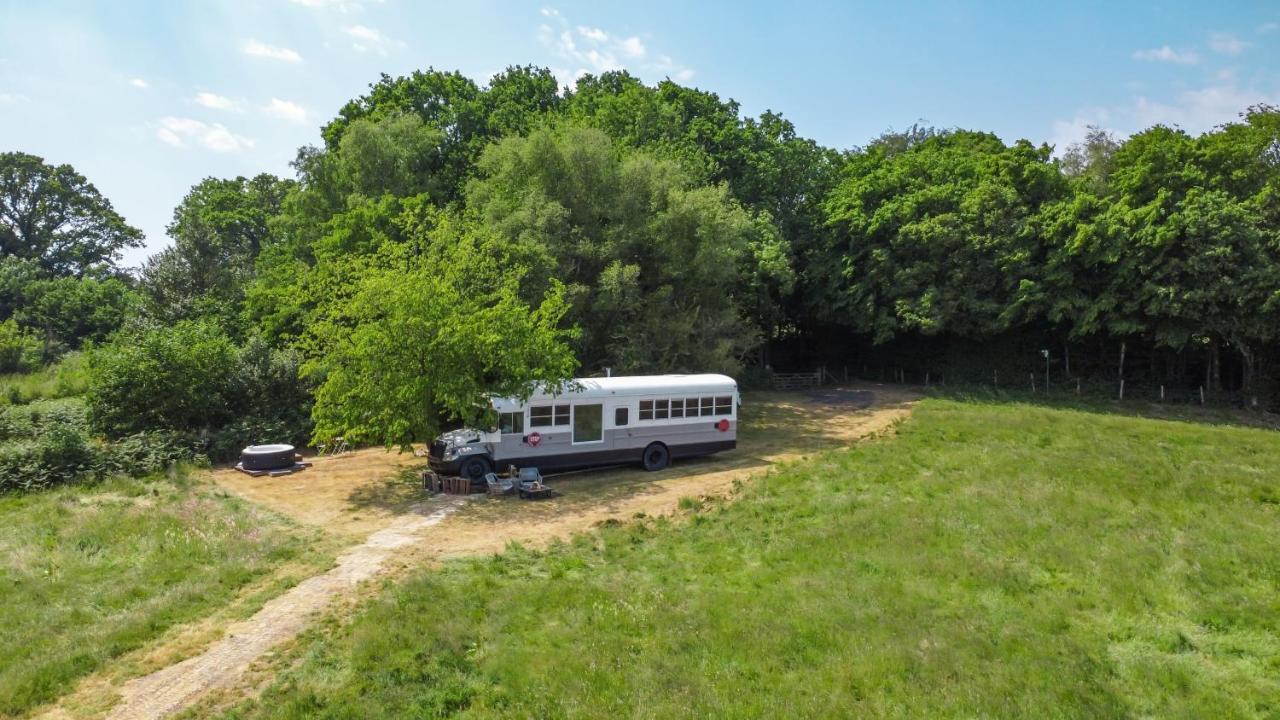 American School Bus Retreat With Hot Tub In Sussex Meadow Uckfield Esterno foto