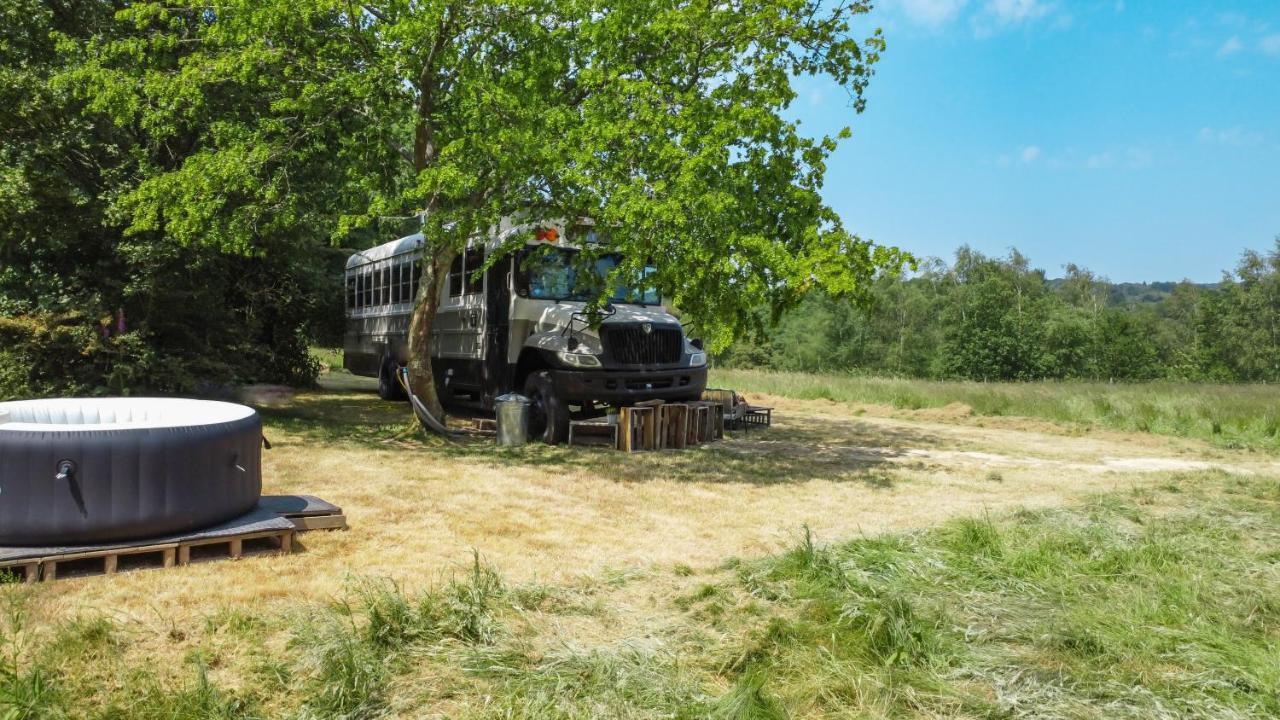 American School Bus Retreat With Hot Tub In Sussex Meadow Uckfield Esterno foto